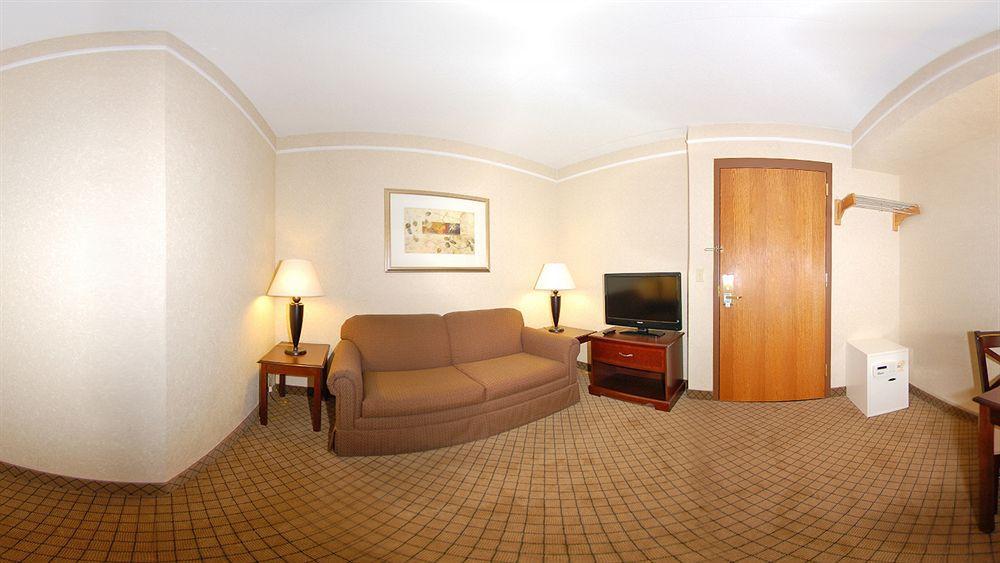 Candlewood Suites Grand Rapids Airport By Ihg Cascade Exteriör bild