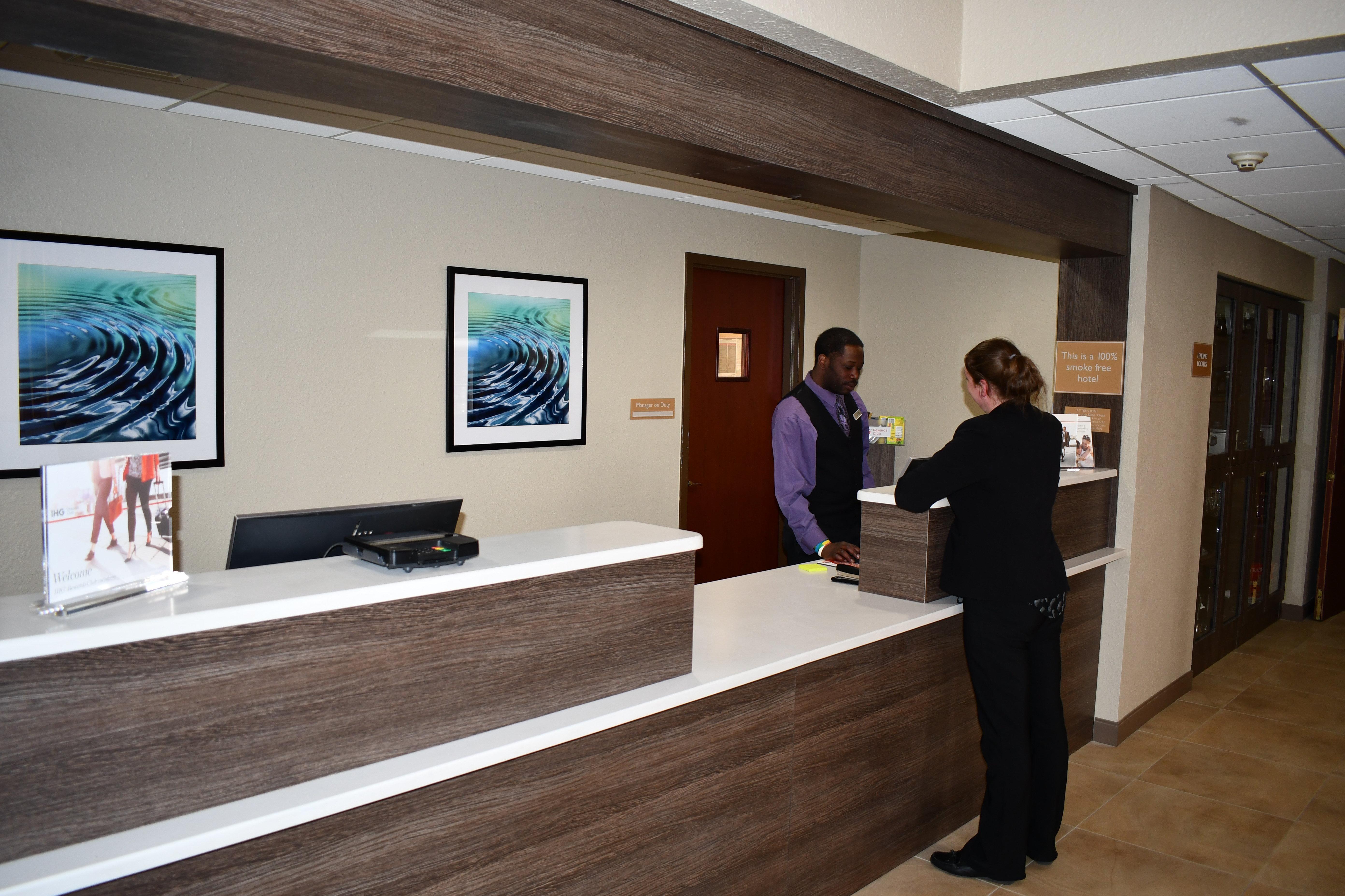 Candlewood Suites Grand Rapids Airport By Ihg Cascade Exteriör bild