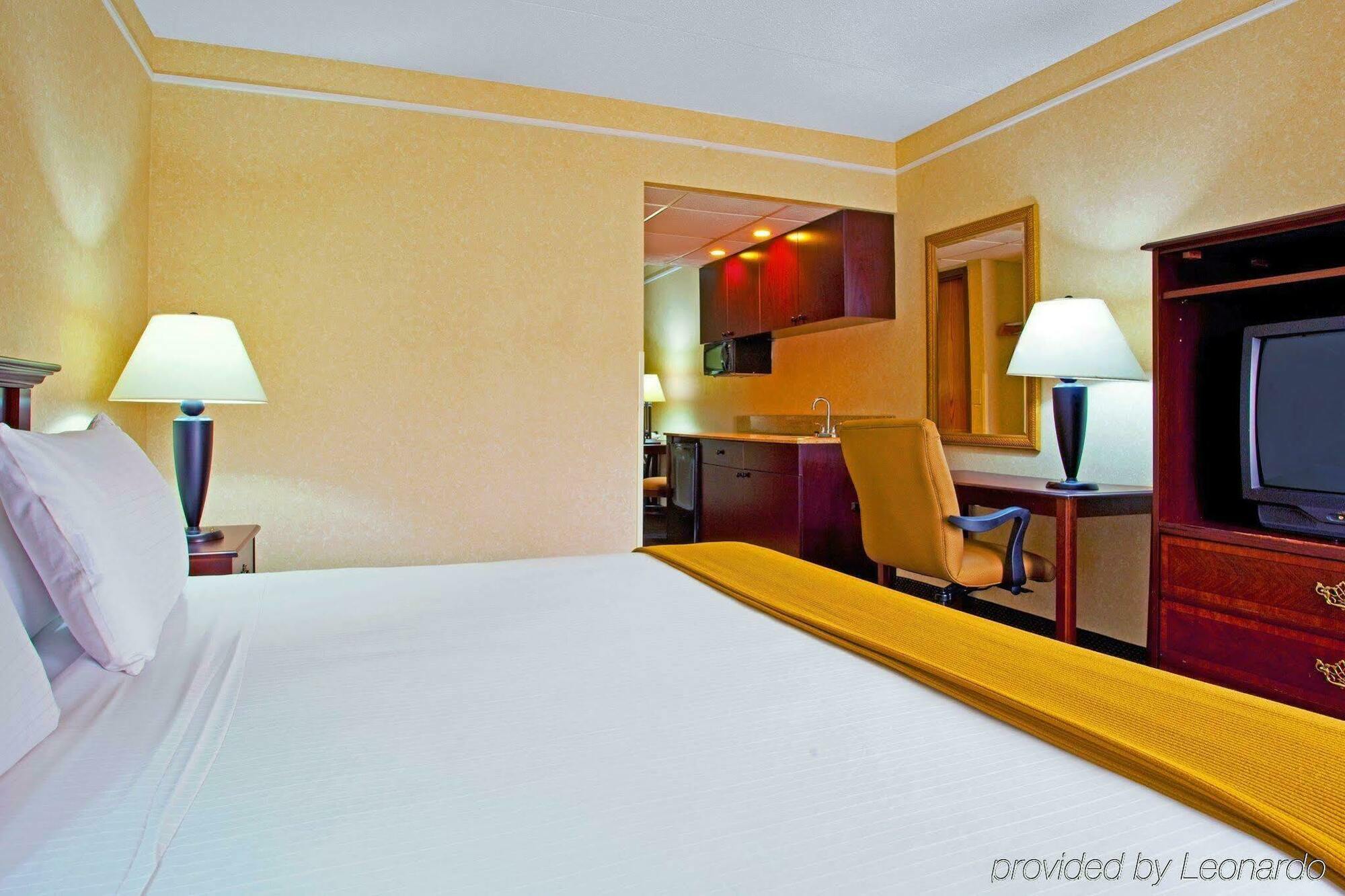 Candlewood Suites Grand Rapids Airport By Ihg Cascade Exteriör bild